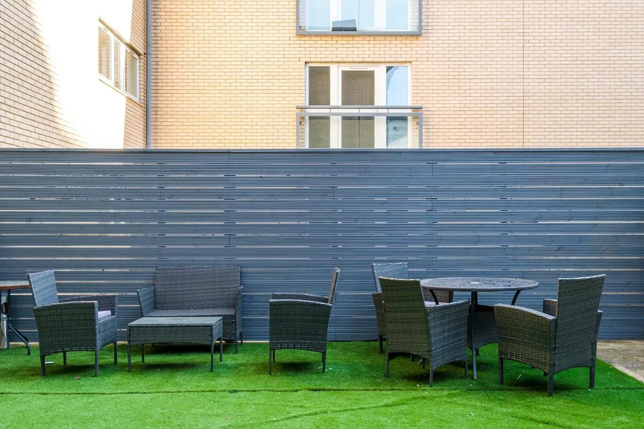 Canary Wharf/Docklands/Excel Spacious Apt E14 London Apartment