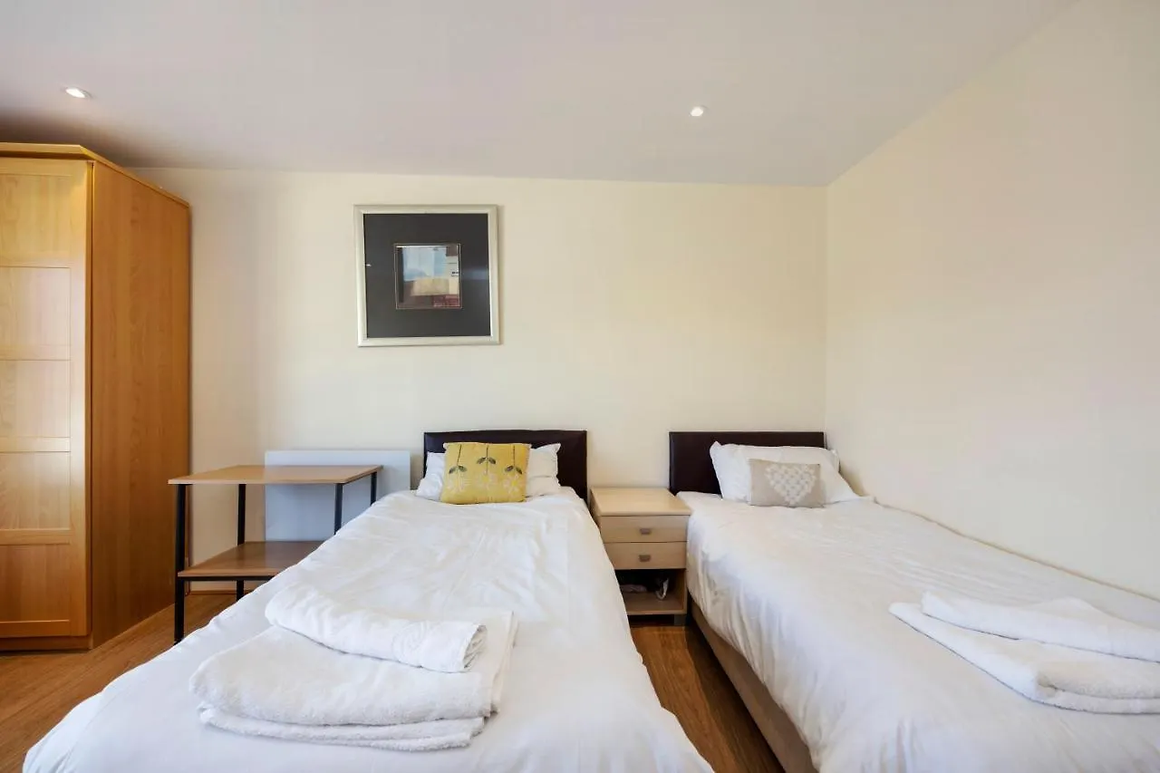 Canary Wharf/Docklands/Excel Spacious Apt E14 London 0*,