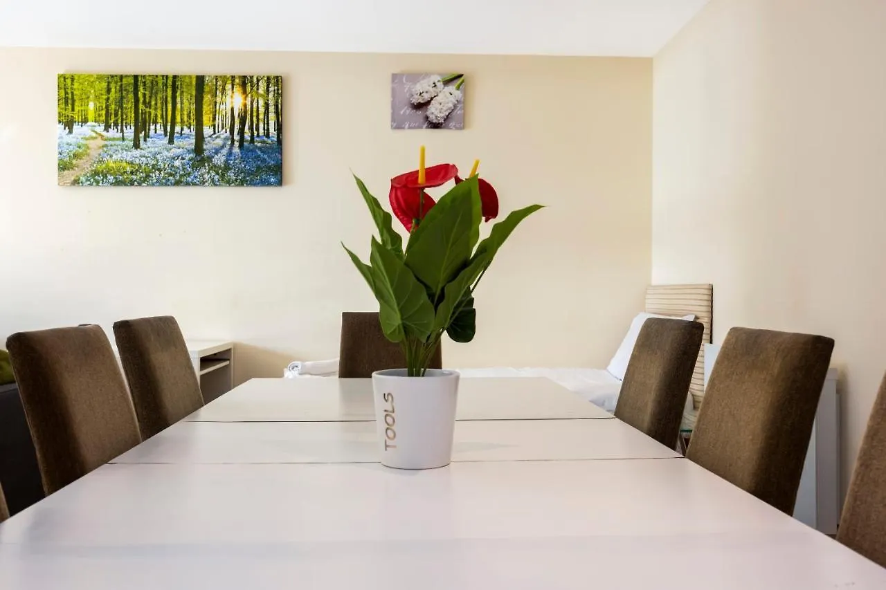 Canary Wharf/Docklands/Excel Spacious Apt E14 London Apartment