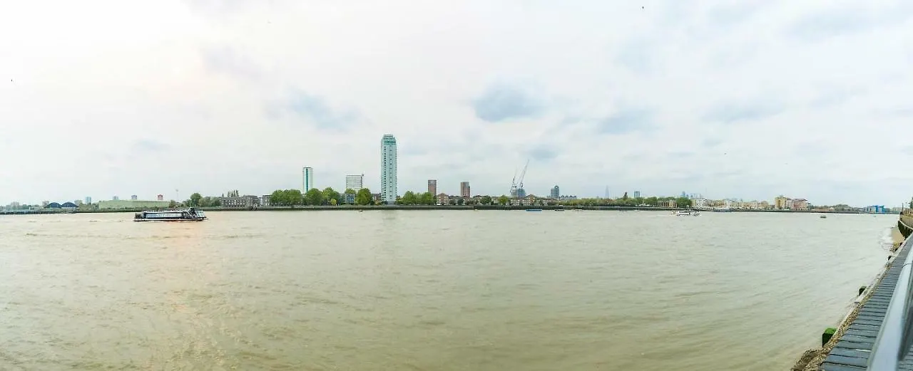 Apartment Canary Wharf/Docklands/Excel Spacious Apt E14 London