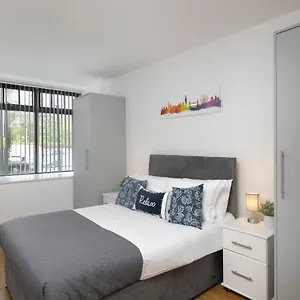 Skyvillion - Beautiful One Bedroom Near Heathrow Airport Apartment